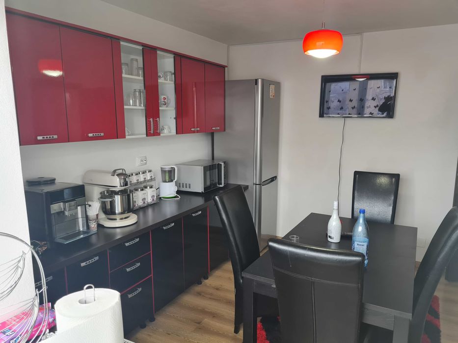 Vand apartament 3 camere decomandat