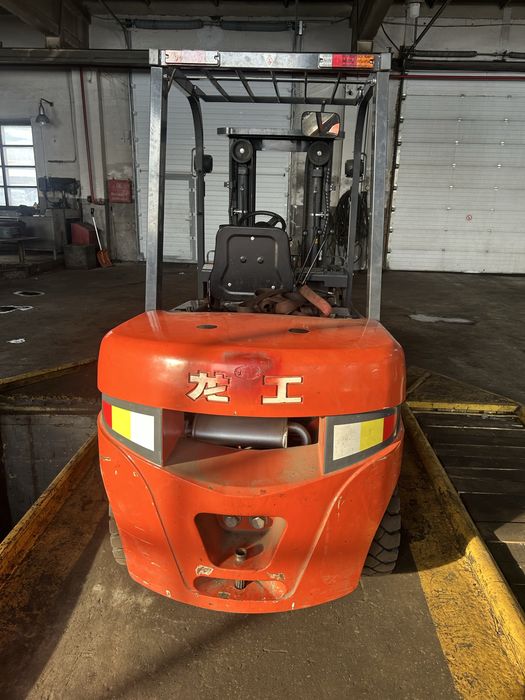 Вилочный погрузчик