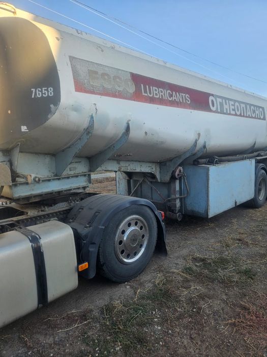 Тягач с бочкой Volvo