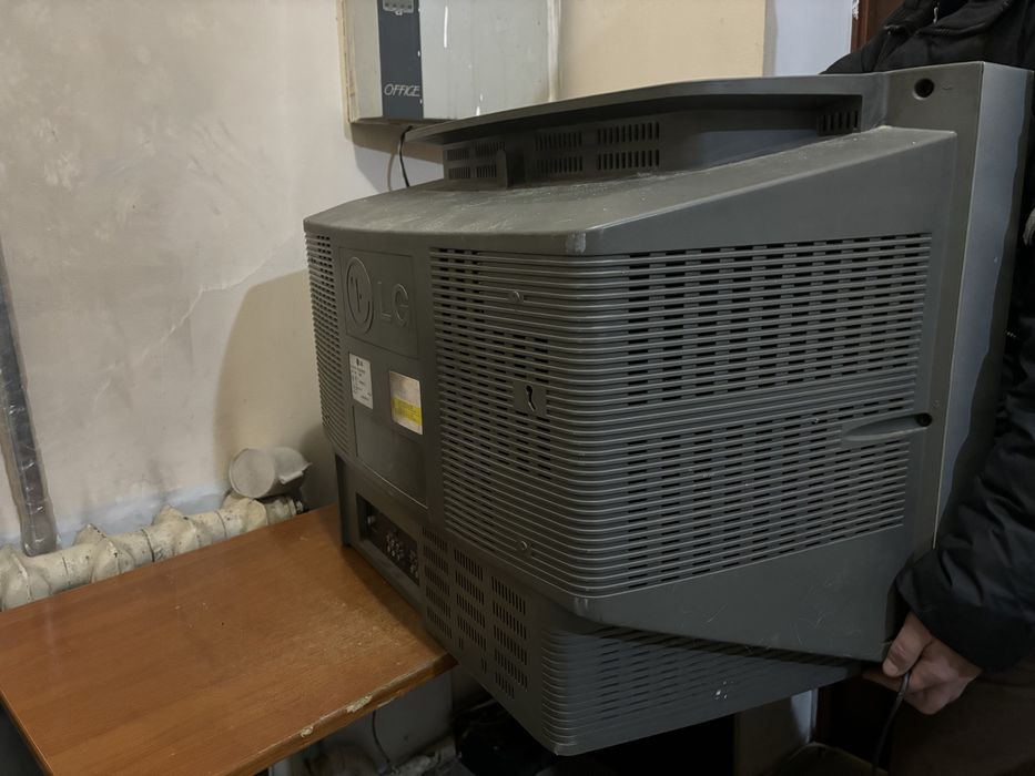 Продам телевизор lg