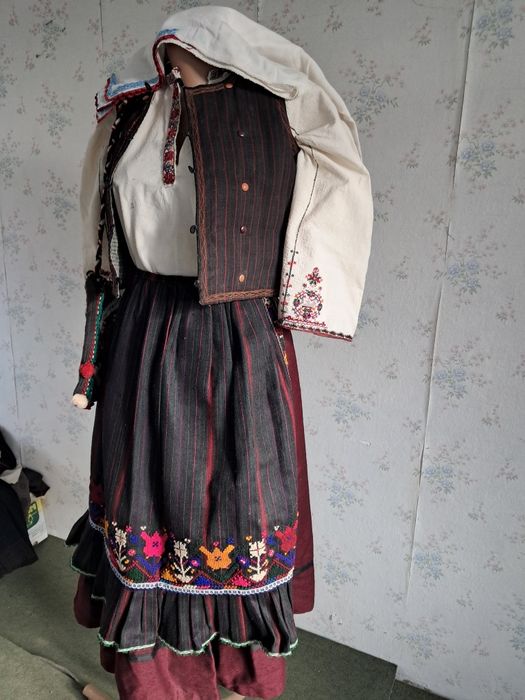 Продавам капанска носия.