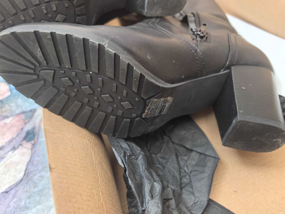 Елегантни ботуши от естествена кожа