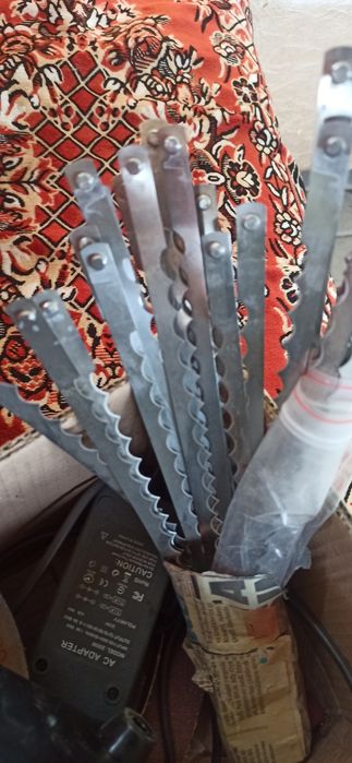 Ножы для хлеборезки и полка для хлеба деревянный