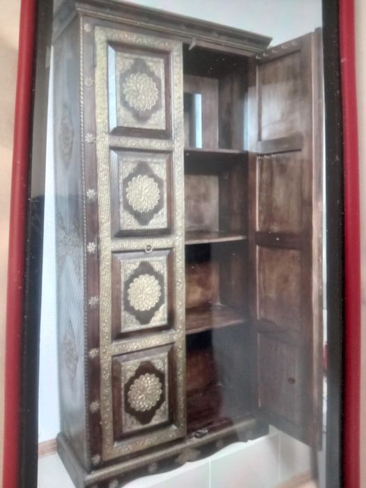 Шкаф ручной работы.Чеканка.