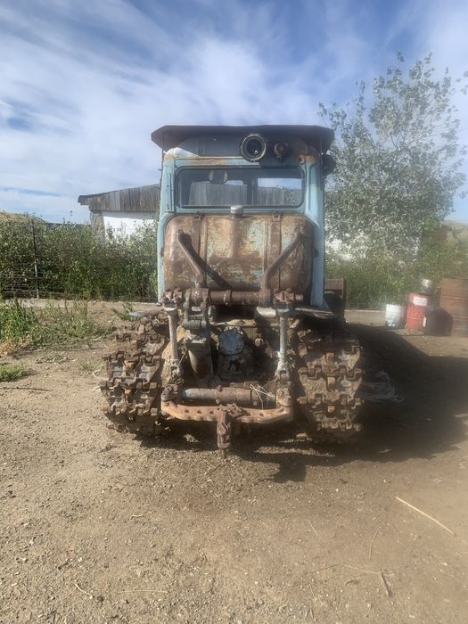 Трактор гусеничный ДТ 75
