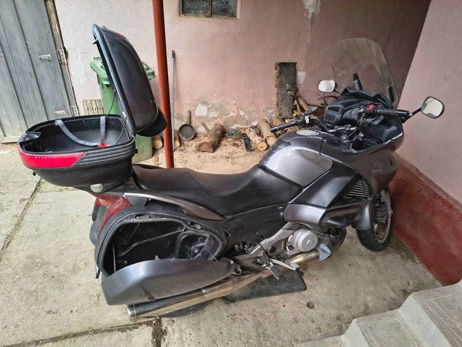 Vând motocicletă Honda Deauville  NT700V-Touring - 48.000 km - Cardan