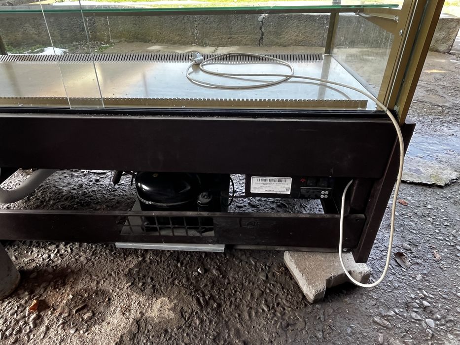 Витрина холодельник