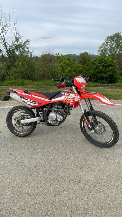 Vând Beta 125 RR