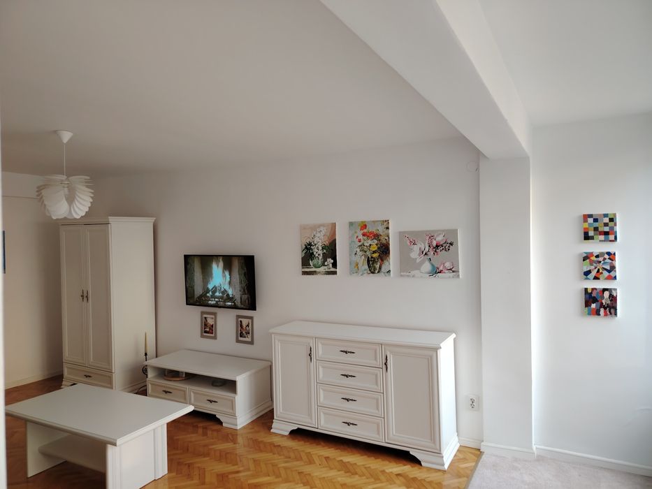 Vand apartament doua camere la curte