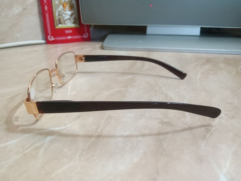 Универсални диоптрични очила с метална рамка