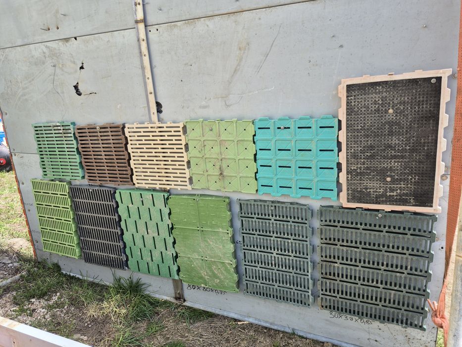 Podea Plastic, gratare pentru porci-purcei ,animale. Recent adusa din Germania.