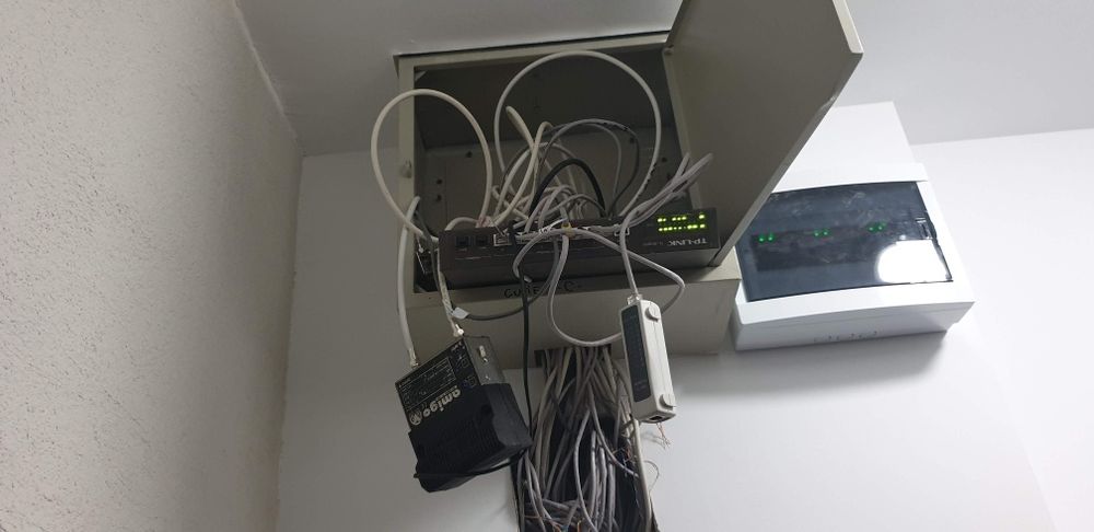 Montaj prize utp/tv/220v,pozare cabluri utp/tv cablari case