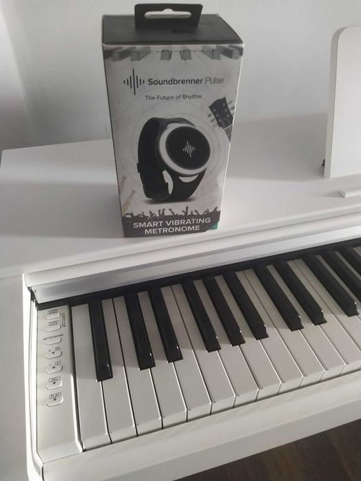Pian Yamaha YDP 143 Arius + Metronom electronic Soundbrenner Pulse