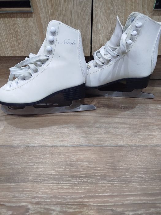 Продам коньки женские