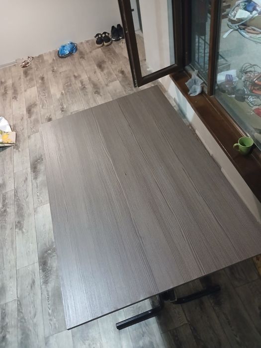 Продам стол для кухни для гостиной