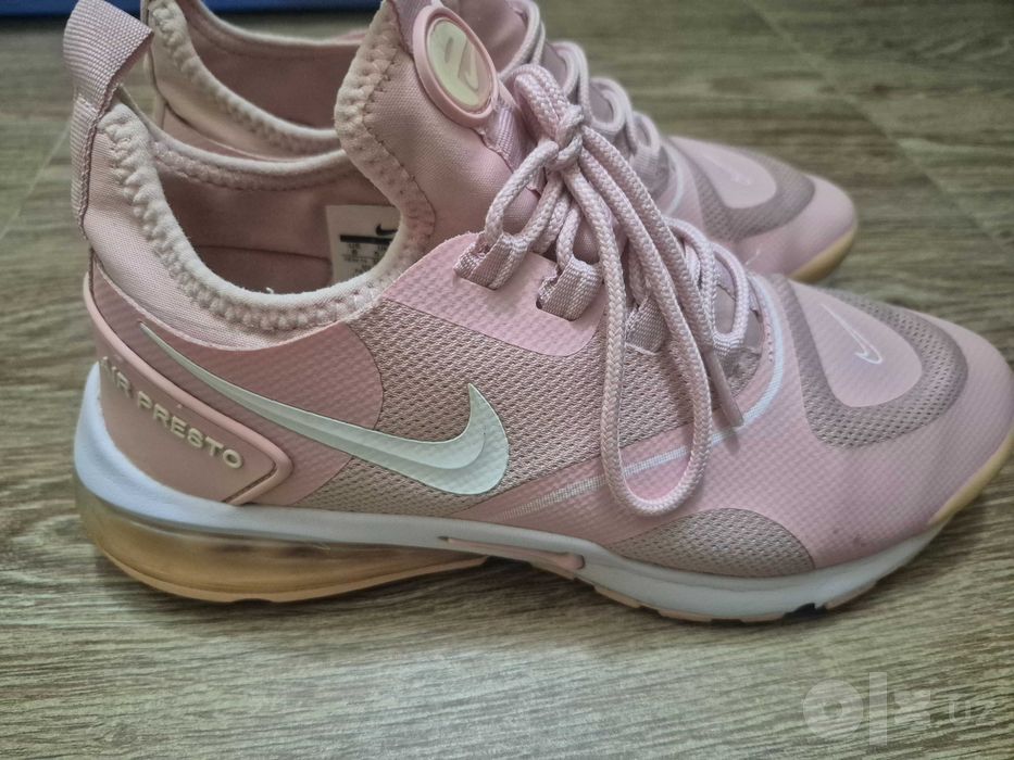 Продаются кросовки б/у в хорошем состоянии nike.39 размер .