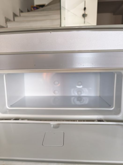 Frigider Thetford N112 – 3 surse de alimentare 
 Ideal pentru rulotă, camper sau autorulotă