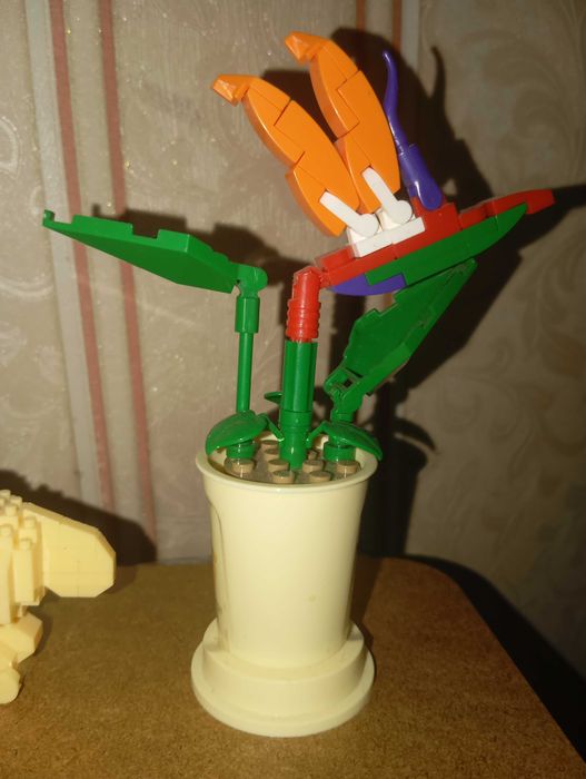 Лего фигурки. Коробка, инструкции и оставшиеся детали в комплекте