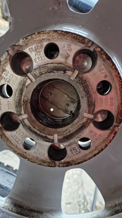 AUDI  Q3  джанти със зимни гуми 215/65/16 6,5J×16 ET33 5×112