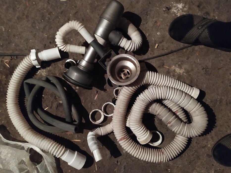 Продам по сантехнике.