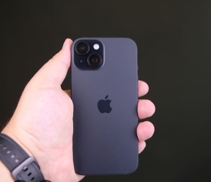 iPhone 15 в хорошем состоянии