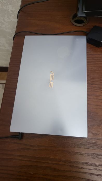 Asus zenbook продаю
