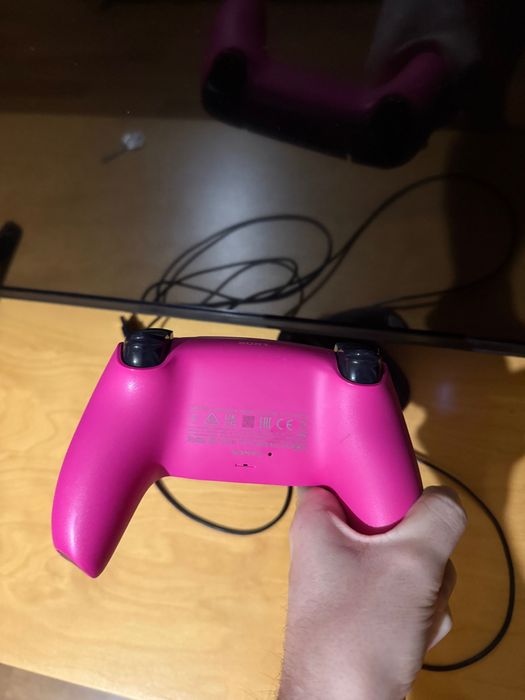 Playstation 5 digital edition, 825GB, plus maneta roz