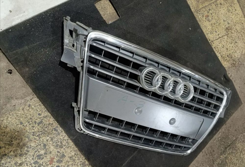 Решетка радиатора Ауди А4 Б8