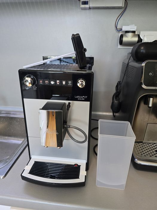 КАТО НОВА!!! Автоматична еспресо машина Melitta Latticia OT F300-101, сребриста