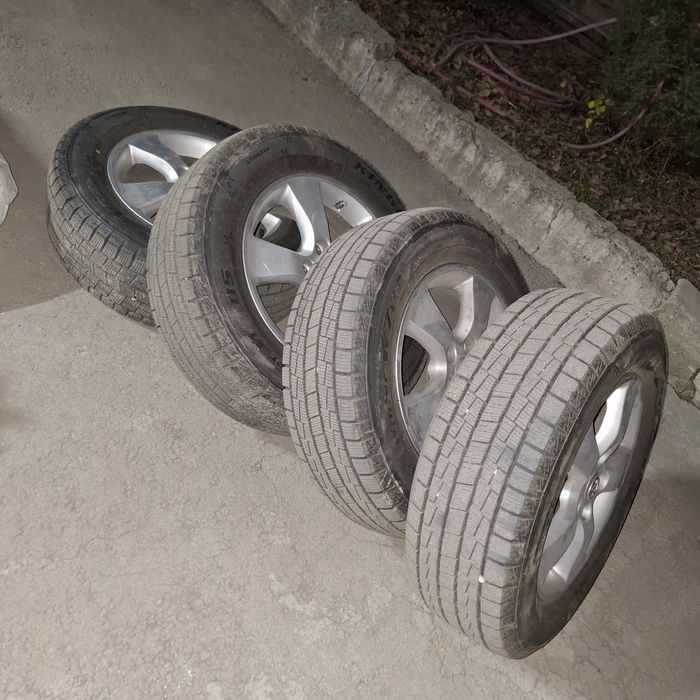 Комплект зимней резины шипучка  без дисков