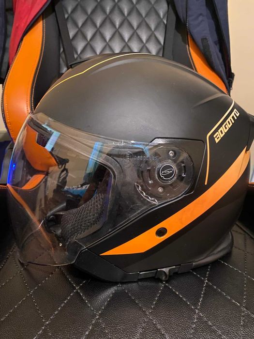 Продавам каска Богота