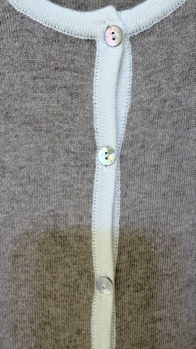 Женска жилетка Италия.Размер М/S.20% Kaшмир, 10%коприна,