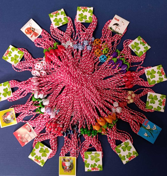 Продавам мартеници на едро.