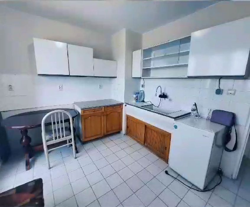 Продава се Тристаен апартамент в Карнобат - 68 кв.м за 898 €/кв.м - Снимка #2