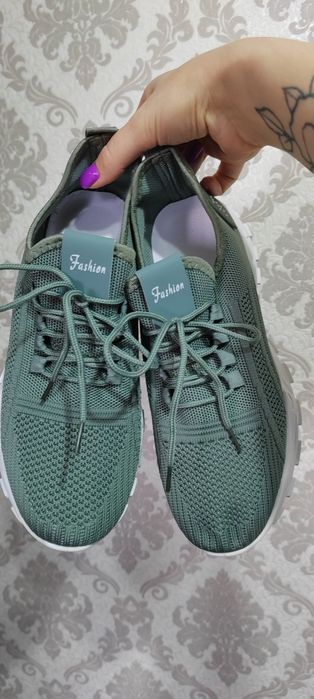 Кроссовки летние