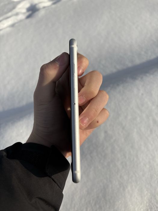 Срочно продам айфон SE3 2022