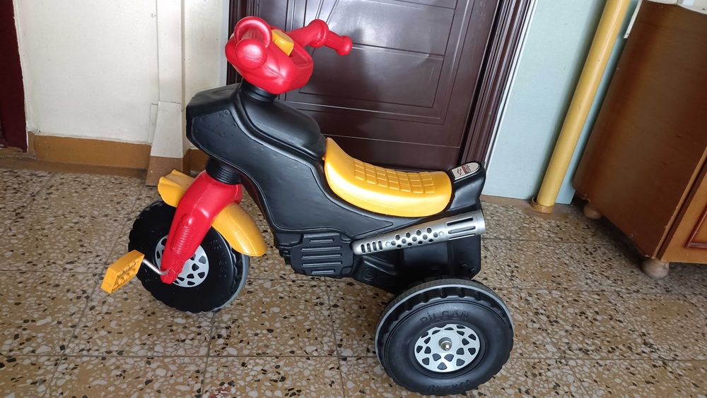 Bicicleta plastic pentru copii mici