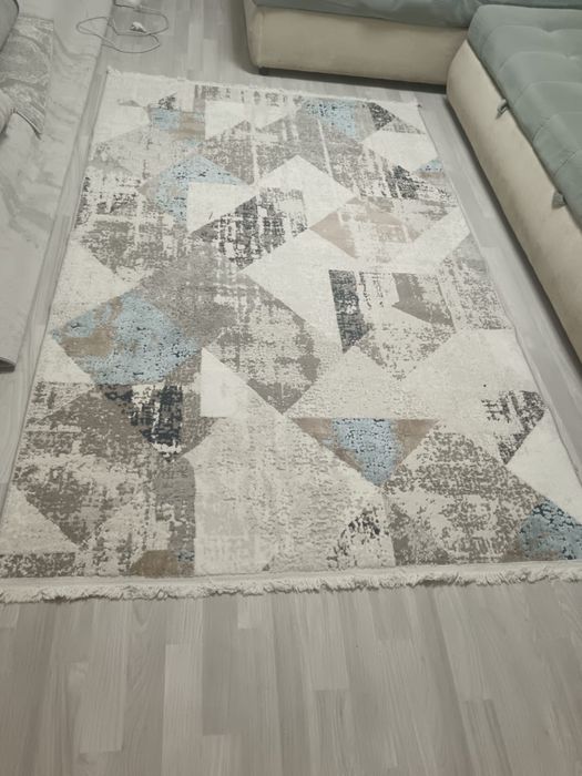 Продам ковер в хорошем состояний