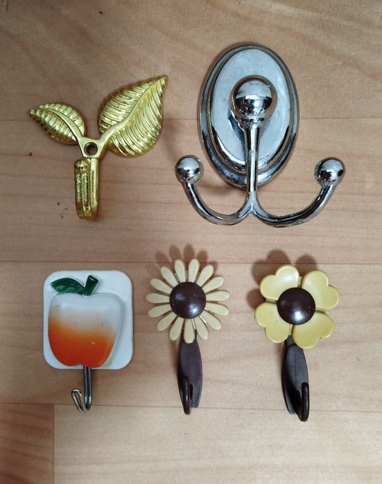 Крючки для полотенца и одежды