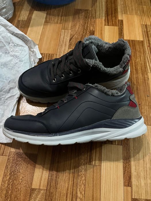 Продам зимние кроссовки