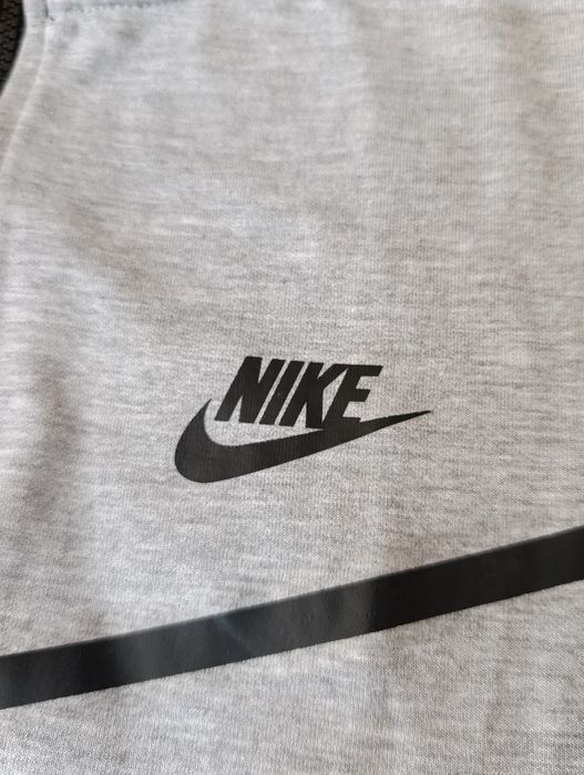 Nike tech gri, utilizat