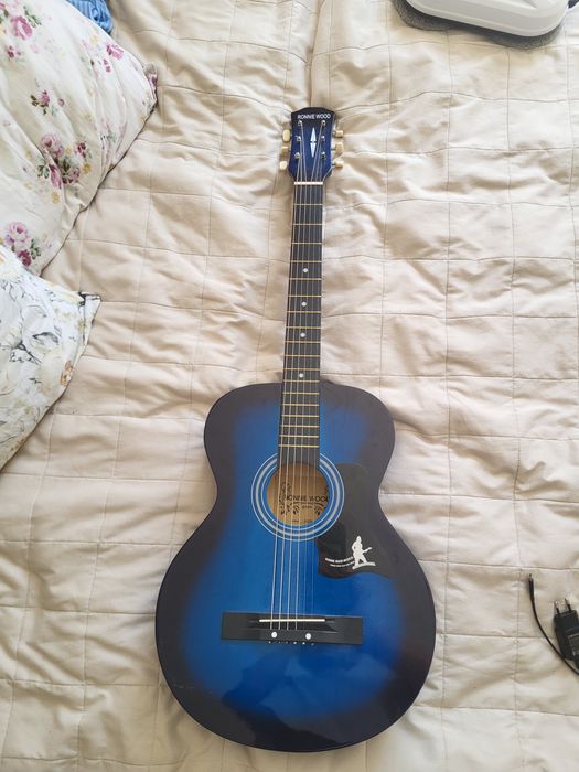 акустическая гитара