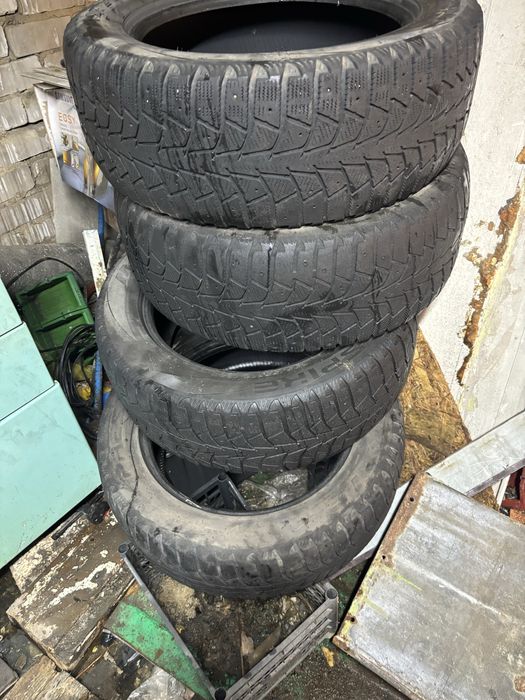 Продам комплект шин на 17