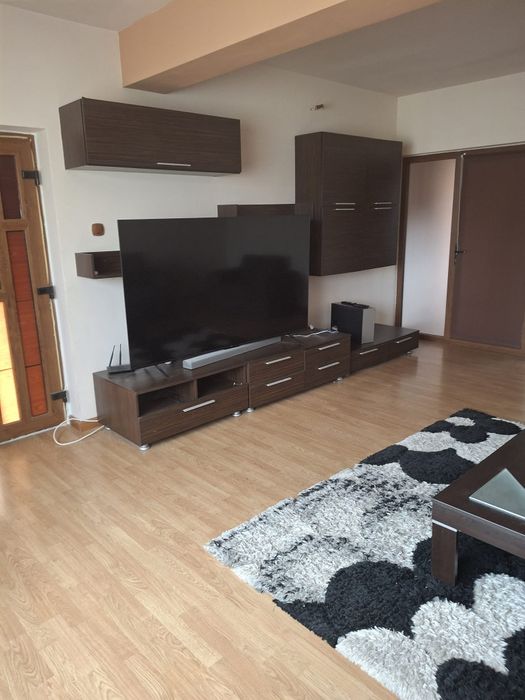 Închiriez casă 13 km de Tîrgoviște 8 km de Pucioasa.În localitatea Vul