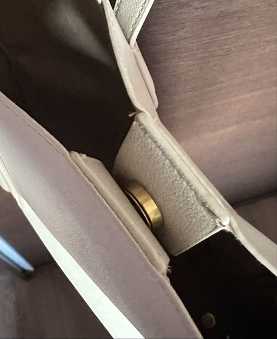 Бежова кожена чанта ZARA