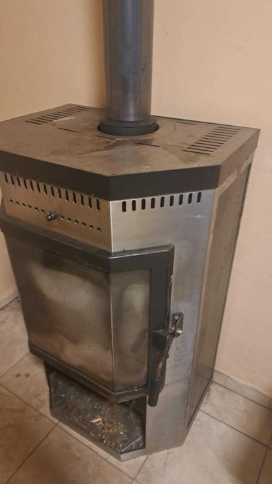 vînd șemineu vezi poze