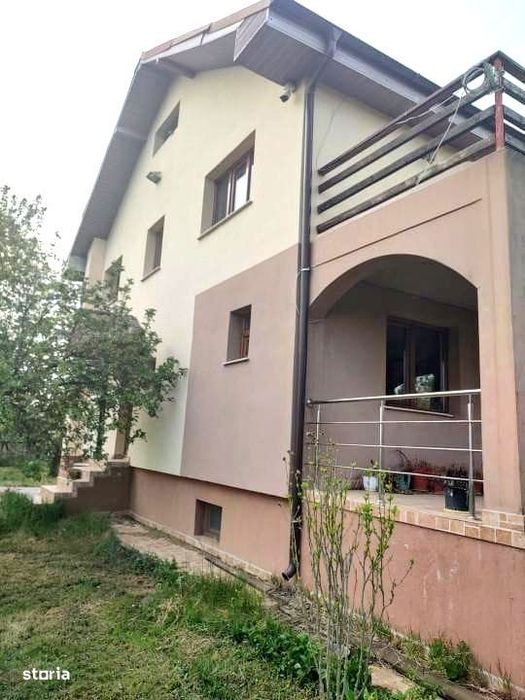 Casa spatioasa in Dragotesti – oaza de verdeata