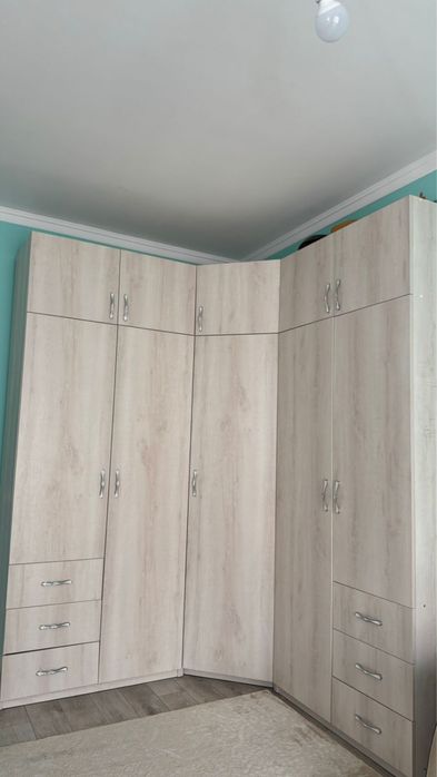 Шкаф угловой и стол школьный