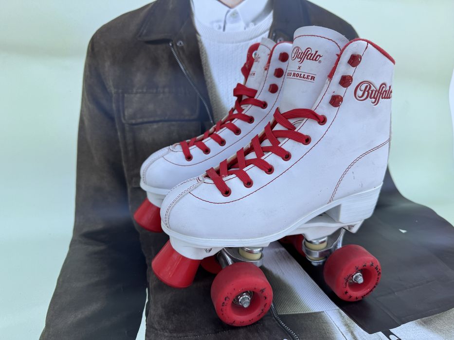 цената: ** Buffalo x Rio Roller – Ретро Ролери (Quad Skates)**