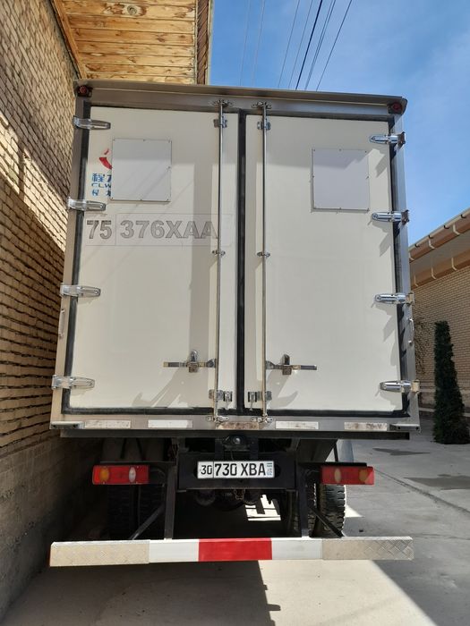 Грузовой Dongfeng